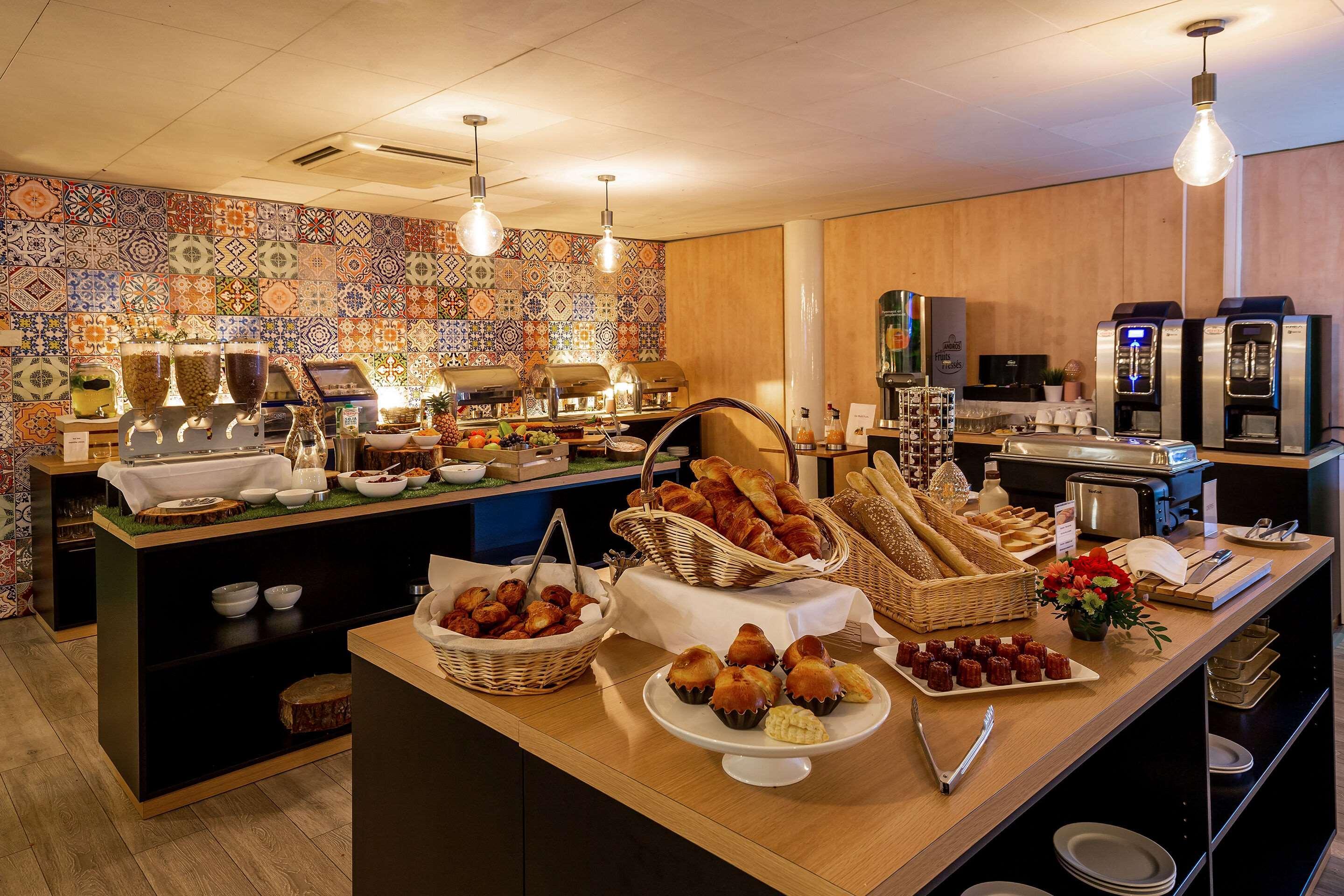 Le M & Bordeaux Aeroport By & Preference Hotel